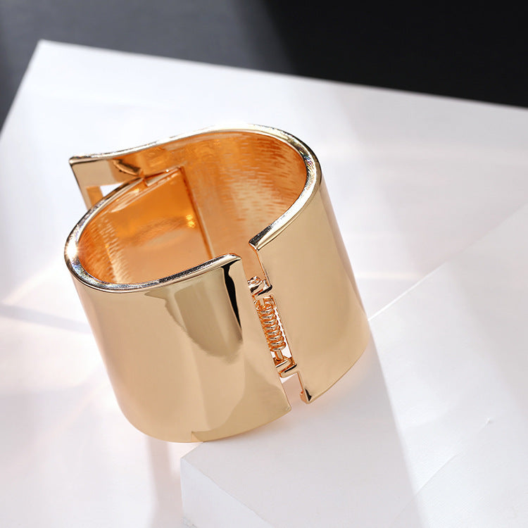 Wide-brimmed Geometric Buckle Shape Glossy Gold-plated Bracelet