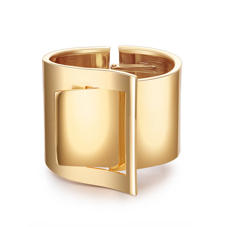 Wide-brimmed Geometric Buckle Shape Glossy Gold-plated Bracelet