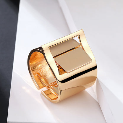 Wide-brimmed Geometric Buckle Shape Glossy Gold-plated Bracelet