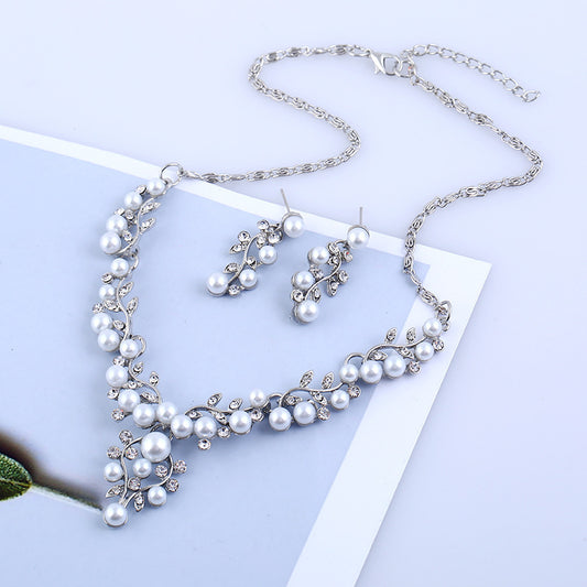 Aliexpress explosion of European and American fashion chain set sweet temperament all-match pearl diamond earrings necklace bride suit