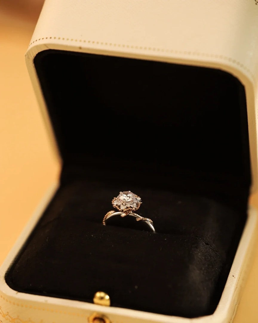 Two-tone Ribbon Moissanite Ring Women