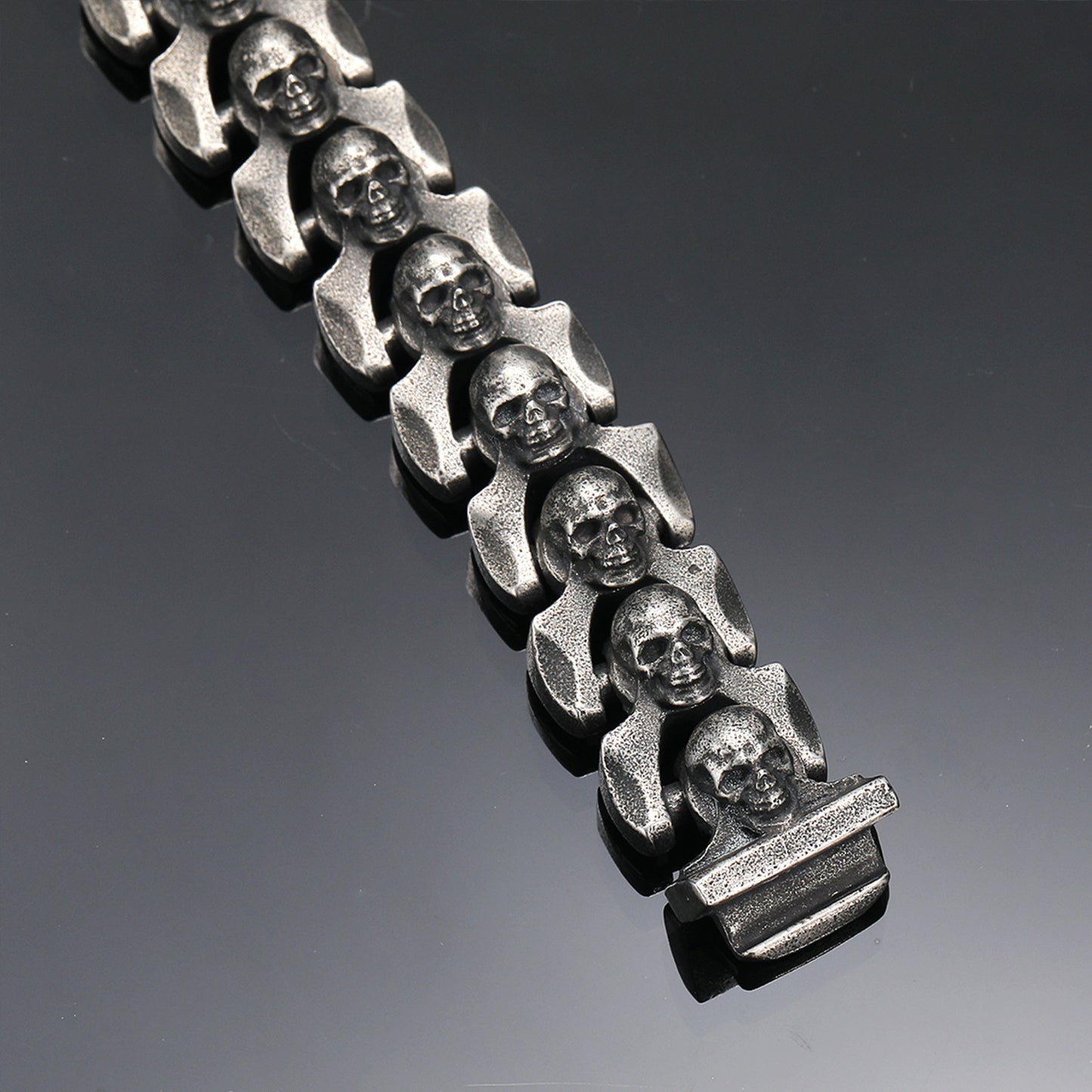 Men's Fashion Retro Distressed Skull Bracelet