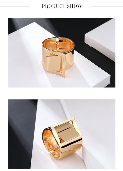 Wide-brimmed Geometric Buckle Shape Glossy Gold-plated Bracelet