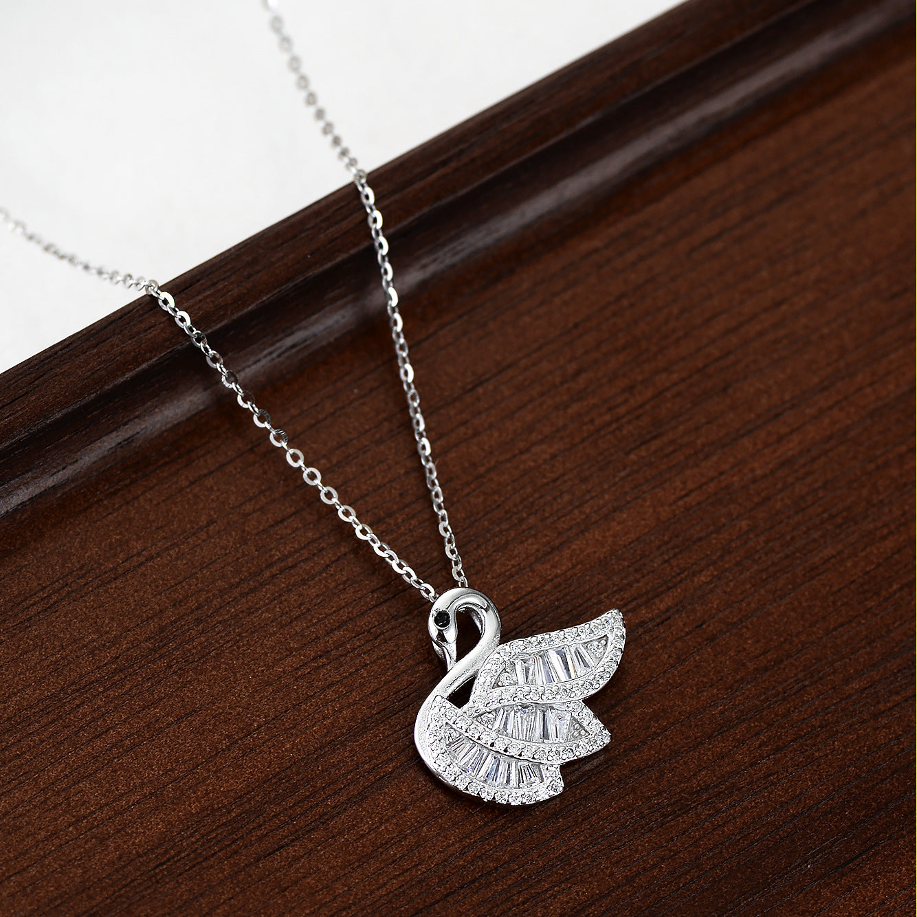 Women's Sterling Silver Swan Necklace With Elegant Diamonds