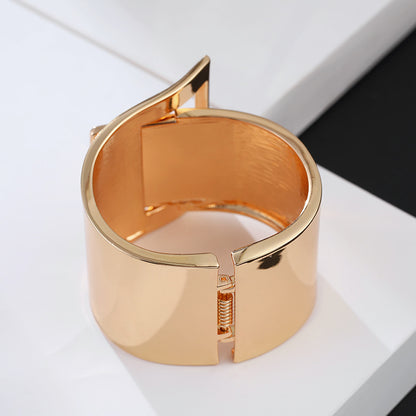 Wide-brimmed Geometric Buckle Shape Glossy Gold-plated Bracelet